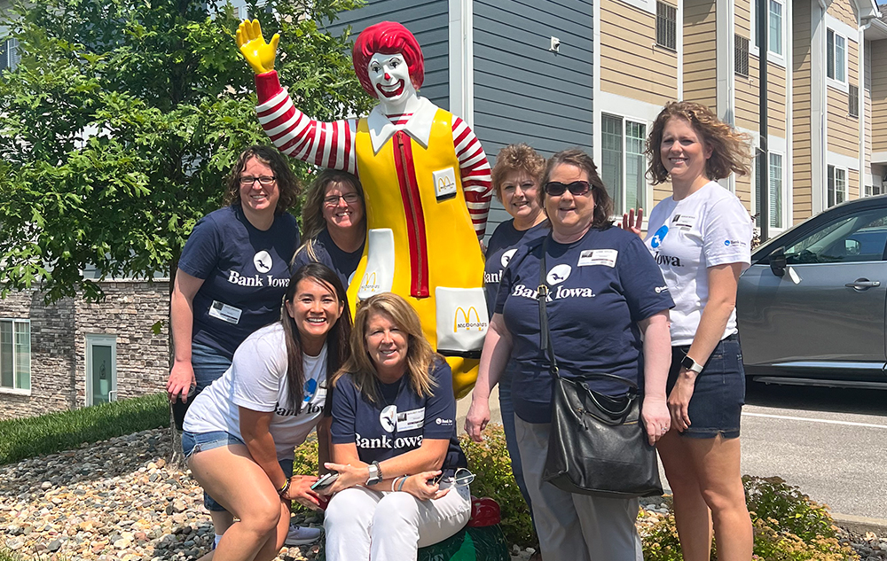 Bank Iowa Flex Team Volunteers At Ronald McDonald House